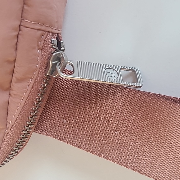 Lululemon Everywhere Belt Bag 1L Pastel Pink - Picture 7 of 14